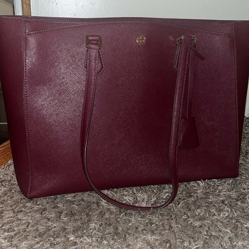 Tory Burch Women’s McGraw Tote in Burgandy